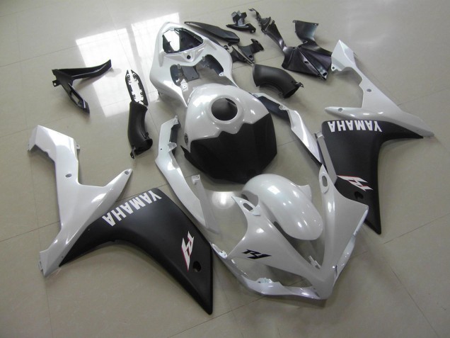 2007-2008 Pearl White Matte Black Yamaha YZF R1 Replacement Motorcycle Fairings UK 2007-2008 Pearl White Matte Black Yamaha YZF R1 Replacement Motorcycle Fairings UK